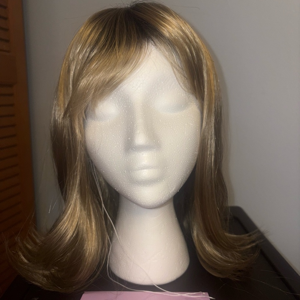 Elegant Light Brown Women's Wig